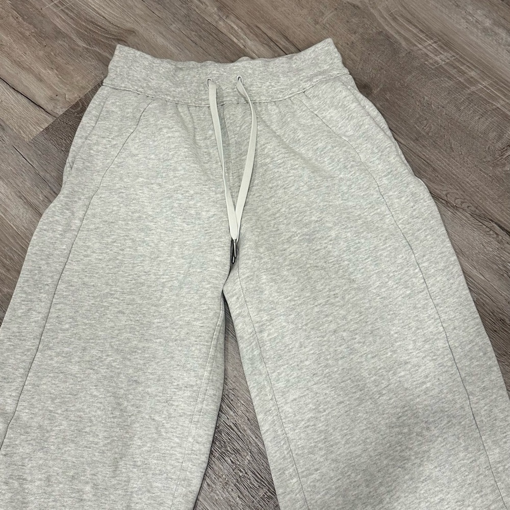 Lululemon Scuba Wide-Leg Pants - Picture 4 of 5